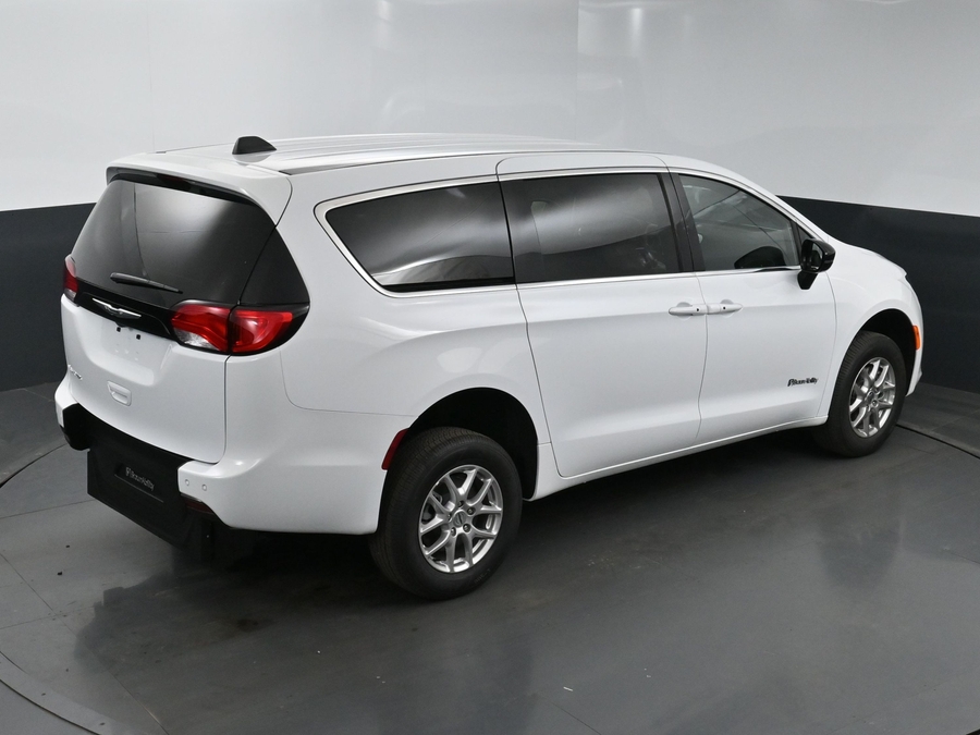 New 2026 Chrysler Voyager LX