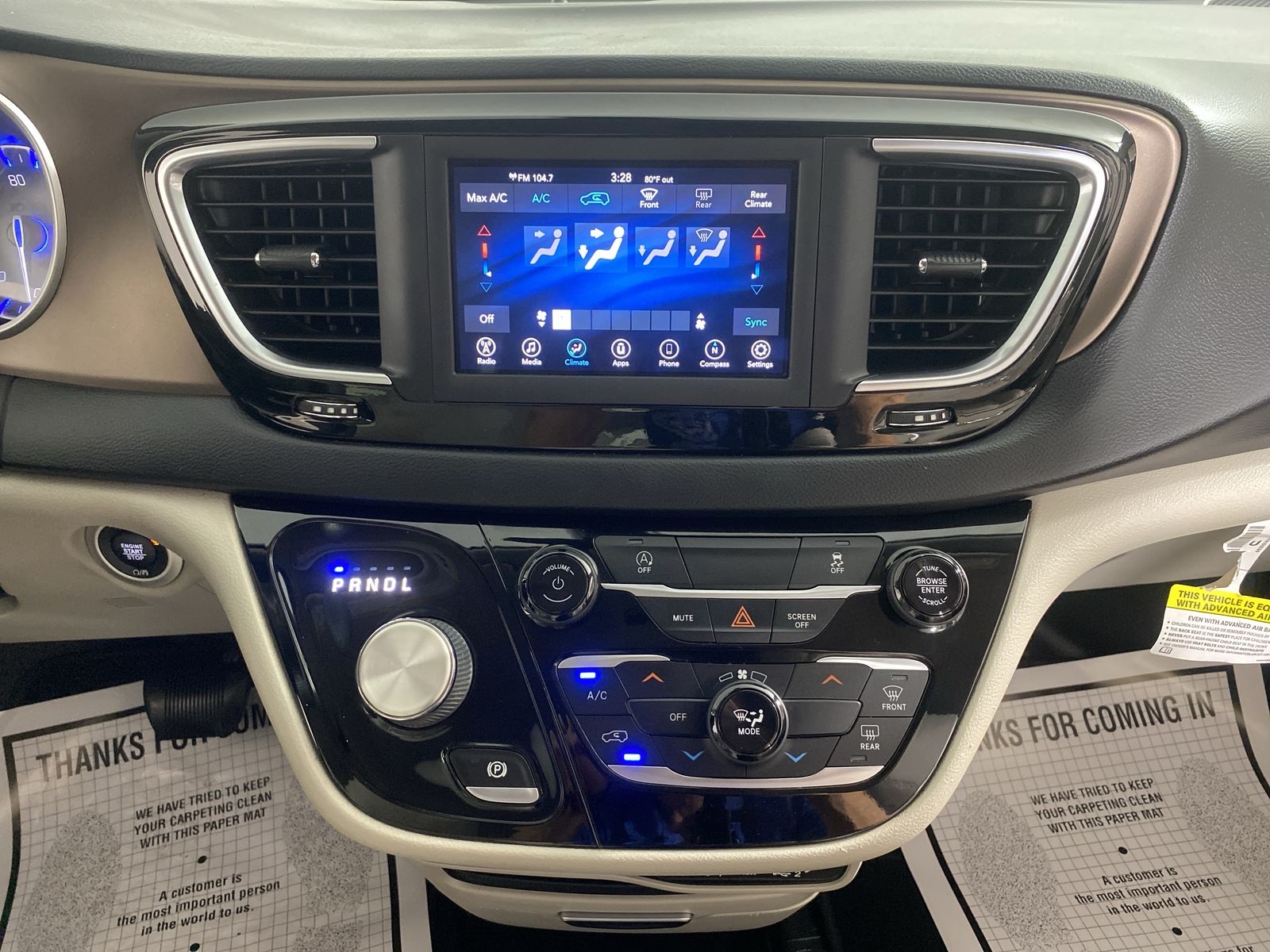 2021 Chrysler Voyager LXI - Photo 17
