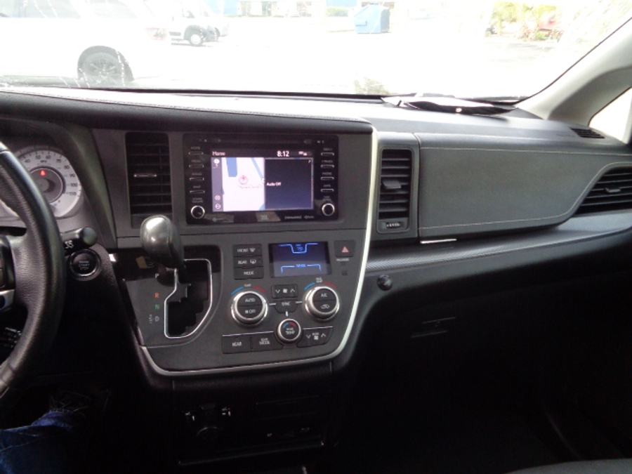 PRE OWNED 2020 Toyota Sienna SE Premium
