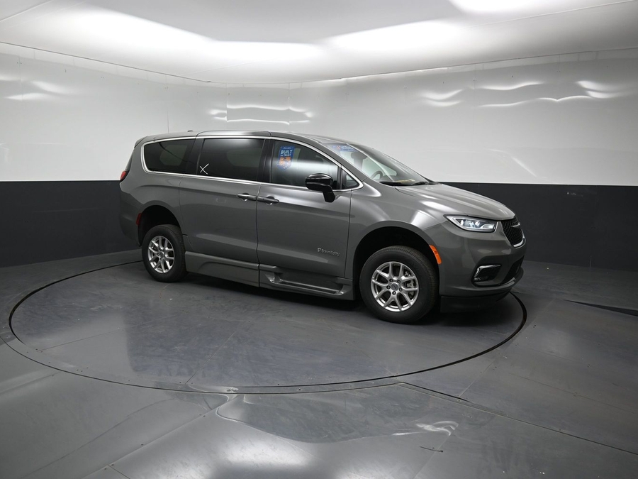 CERTIFIED PRE-OWNED 2025 Chrysler Pacifica Select