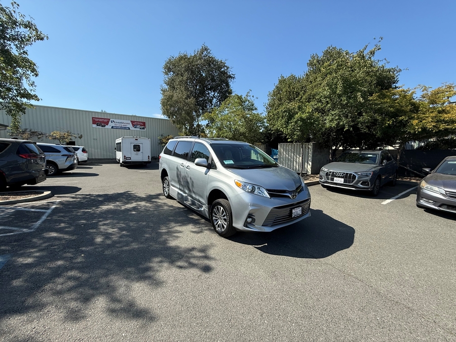 PRE OWNED 2020 Toyota Sienna XLE