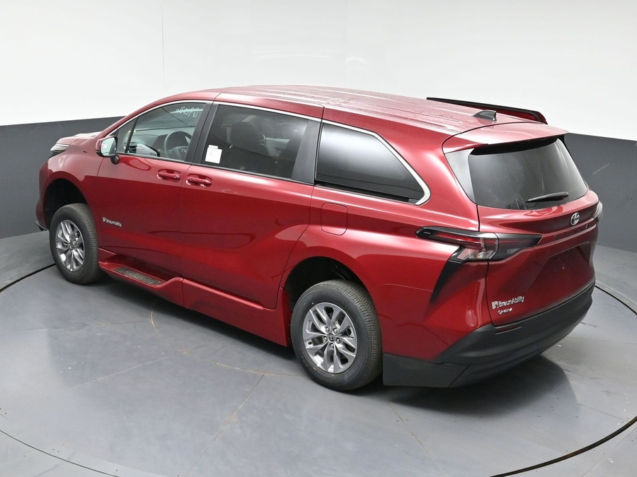 New 2026 Toyota Sienna LE