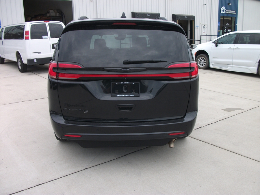PRE OWNED 2023 Chrysler Pacifica Touring L