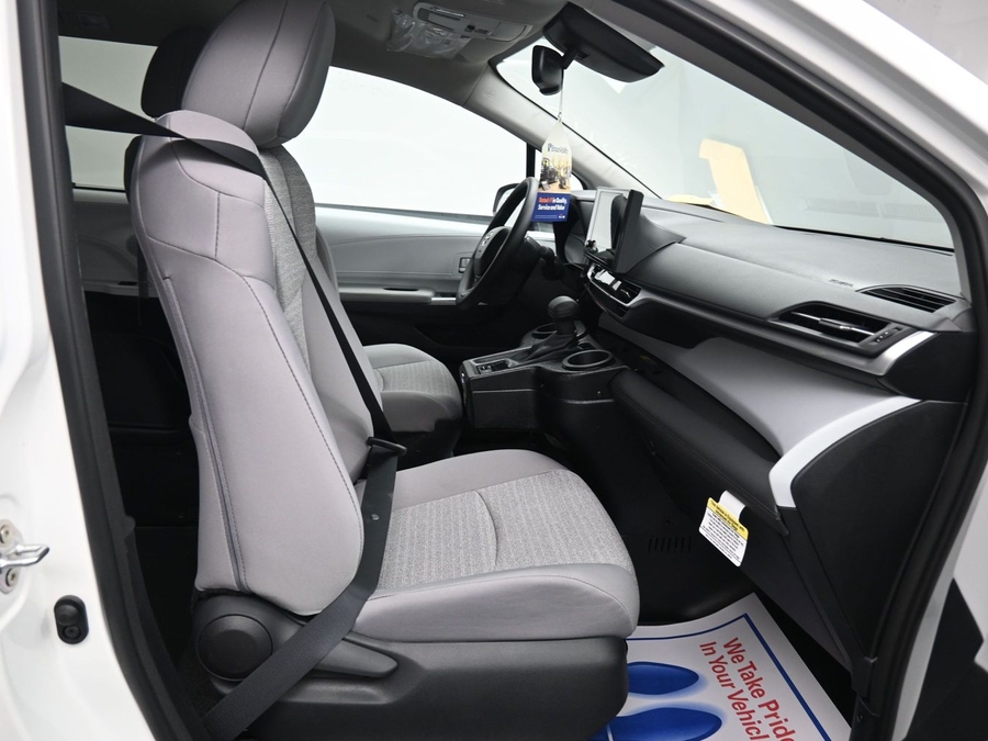 New 2026 Toyota Sienna LE