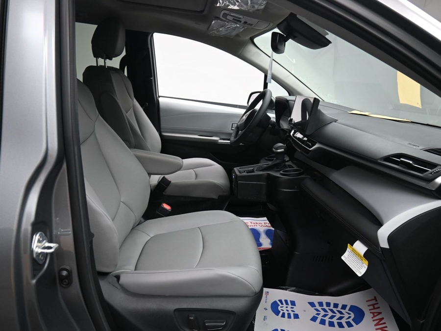 New 2026 Toyota Sienna XLE Base