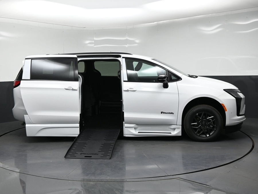 New 2027 Chrysler Pacifica Select Sport