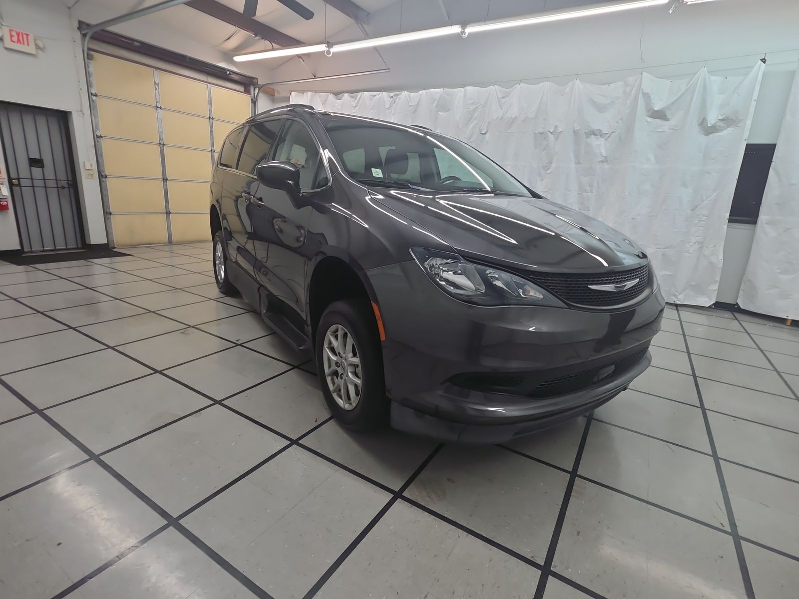 2021 Chrysler Voyager's photo