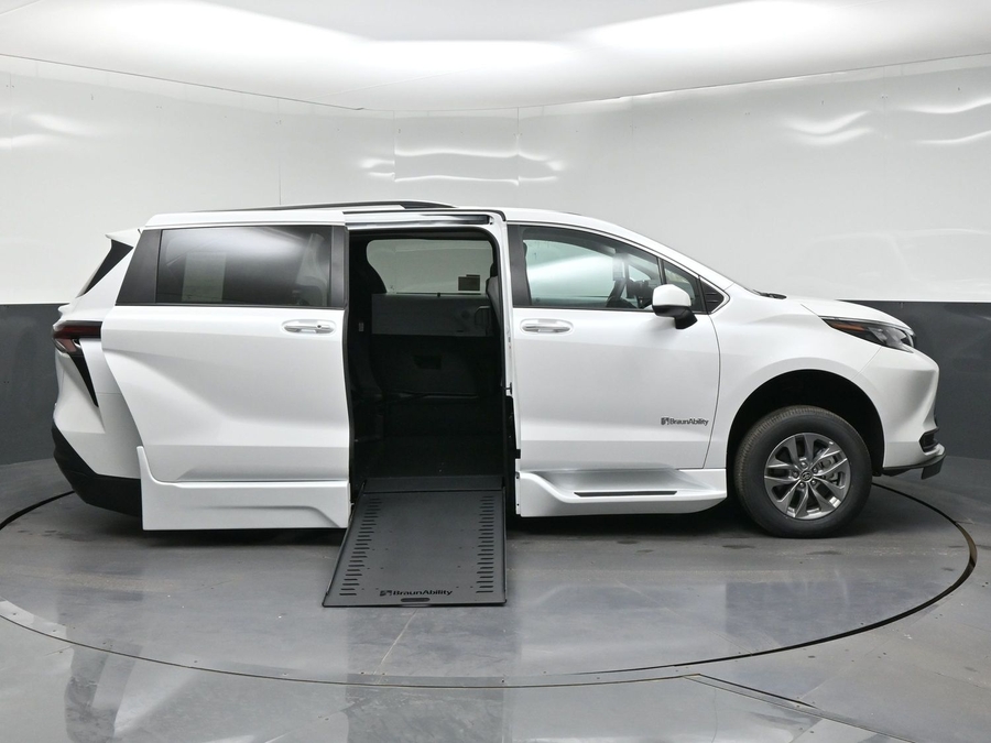 New 2026 Toyota Sienna XLE Add