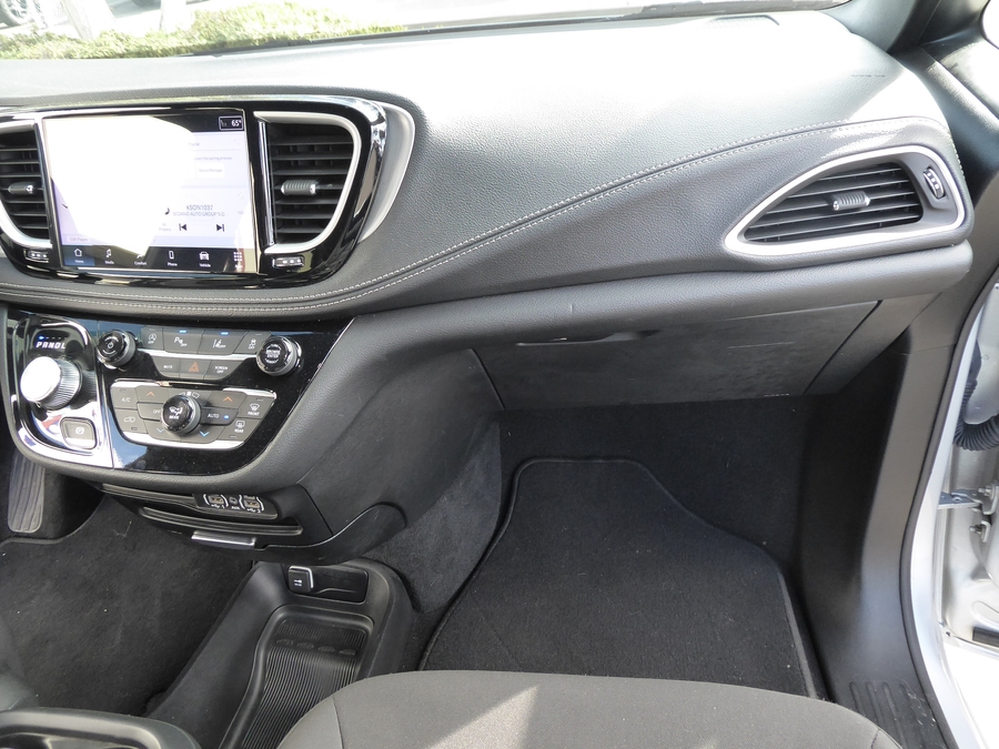 PRE OWNED 2024 Chrysler Pacifica Touring