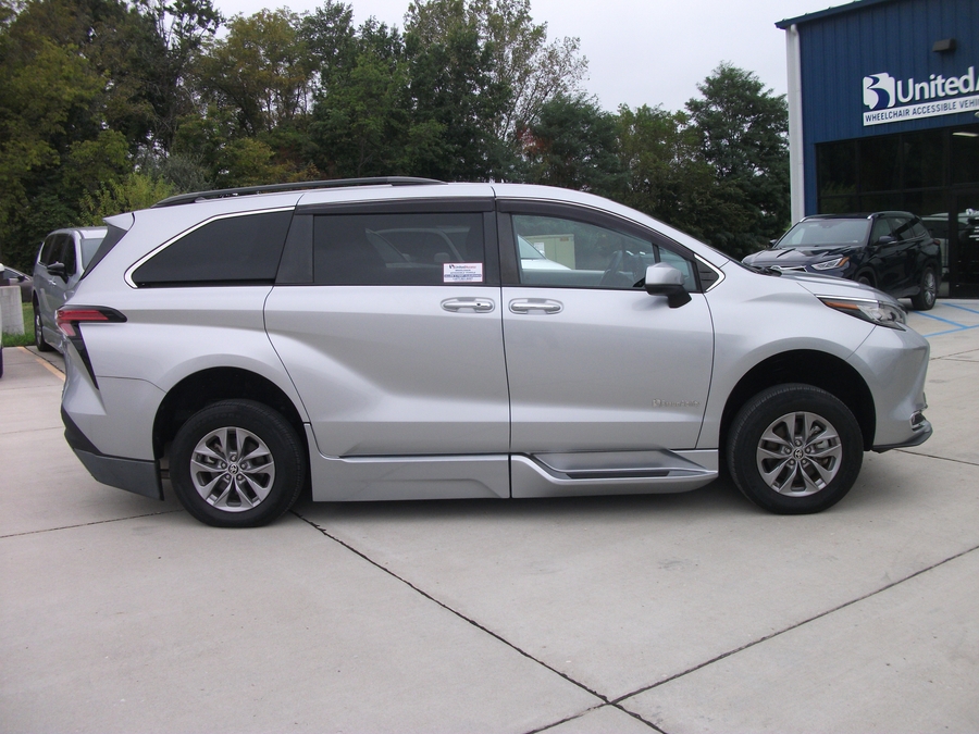 PRE OWNED 2022 Toyota Sienna XLE