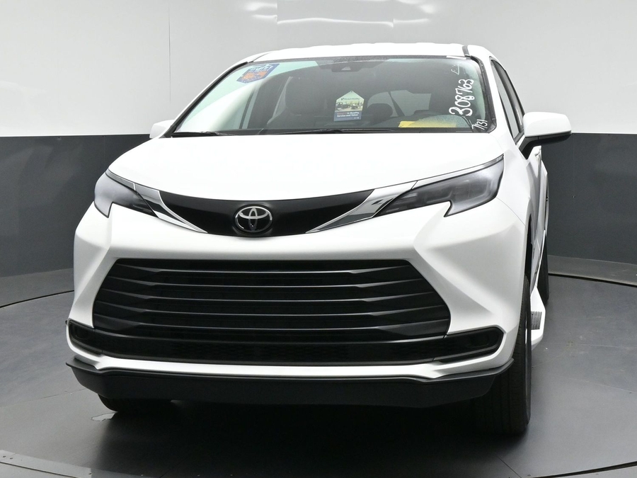 New 2026 Toyota Sienna LE
