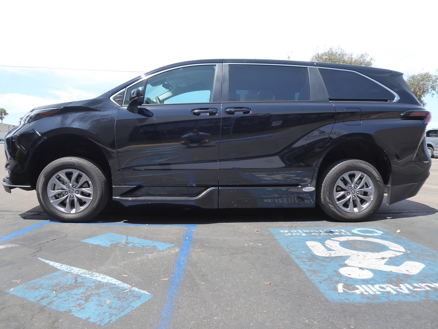 PRE OWNED 2024 Toyota Sienna LE Base
