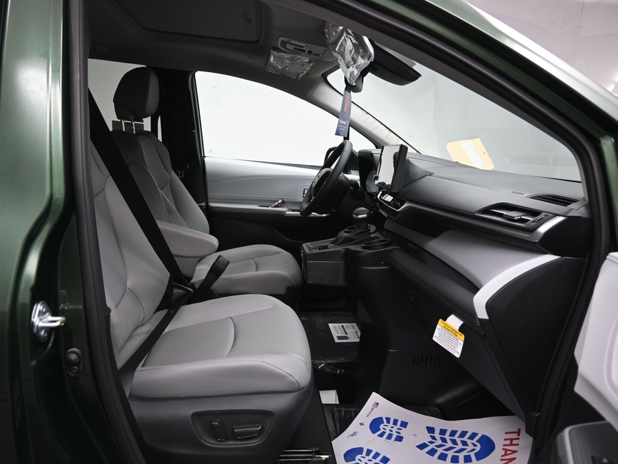 New 2026 Toyota Sienna XLE Base