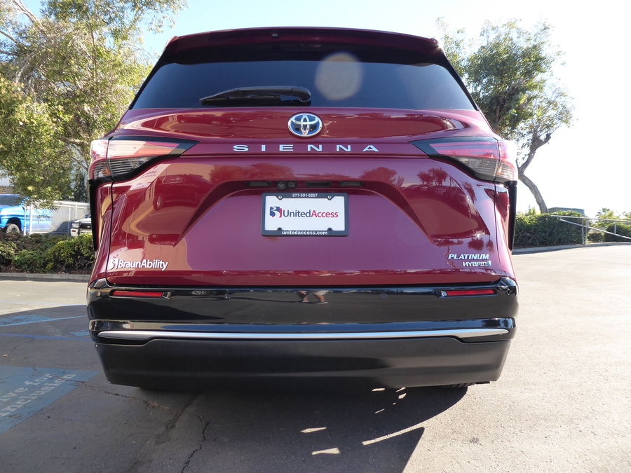 PRE OWNED 2024 Toyota Sienna Platinum
