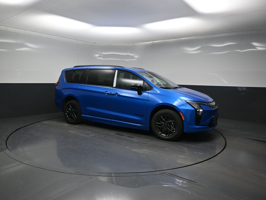 New 2027 Chrysler Pacifica Select Sport