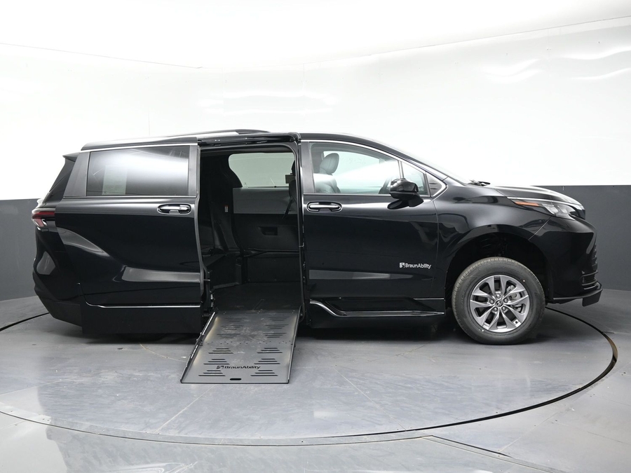 New 2026 Toyota Sienna XLE Add