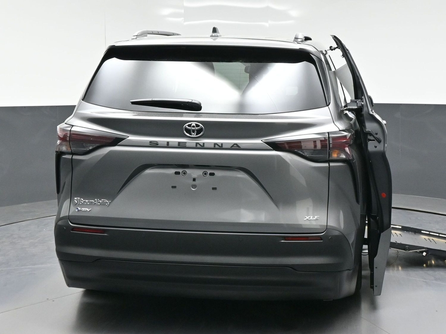 New 2026 Toyota Sienna XLE Base