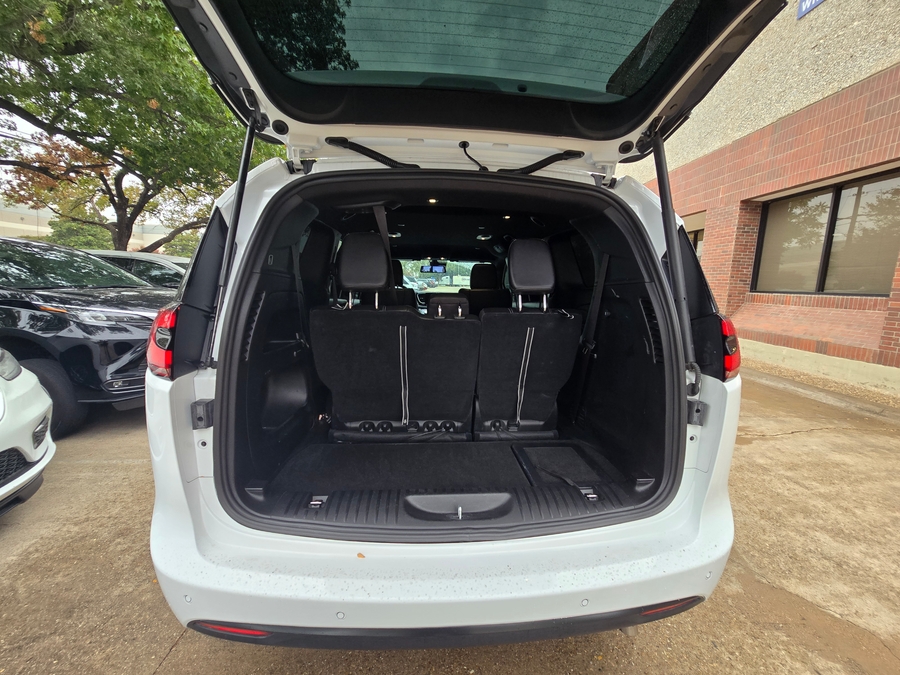 PRE OWNED 2024 Chrysler Pacifica Touring L