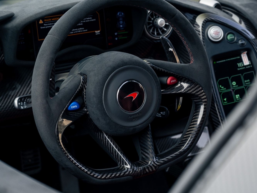2015 McLaren P1