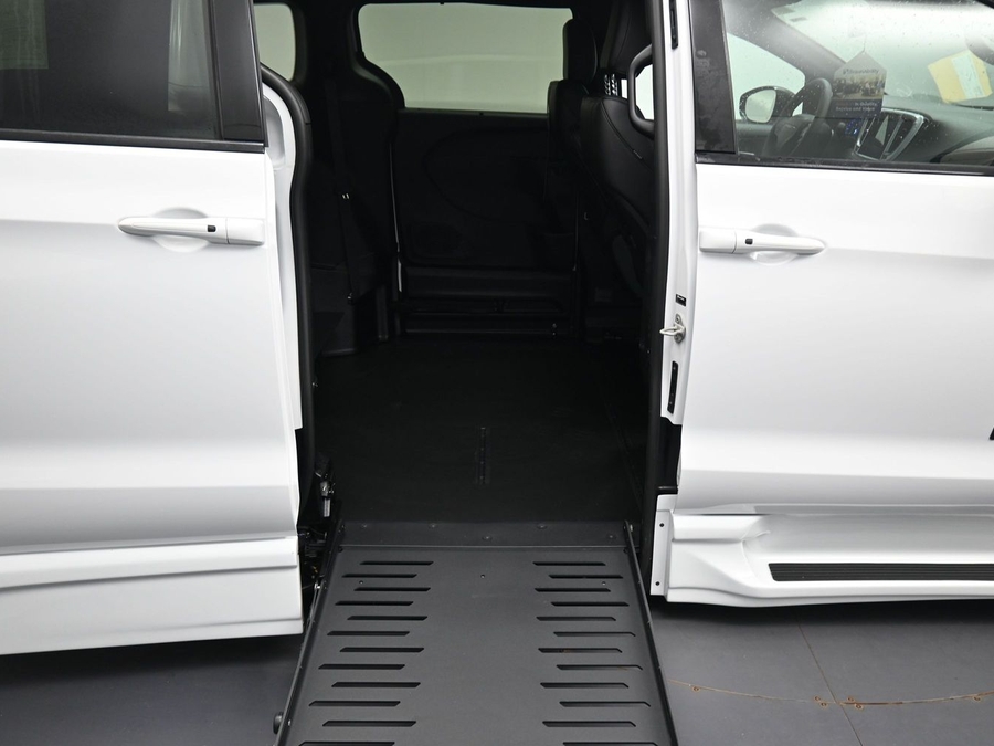 New 2027 Chrysler Pacifica Select Sport