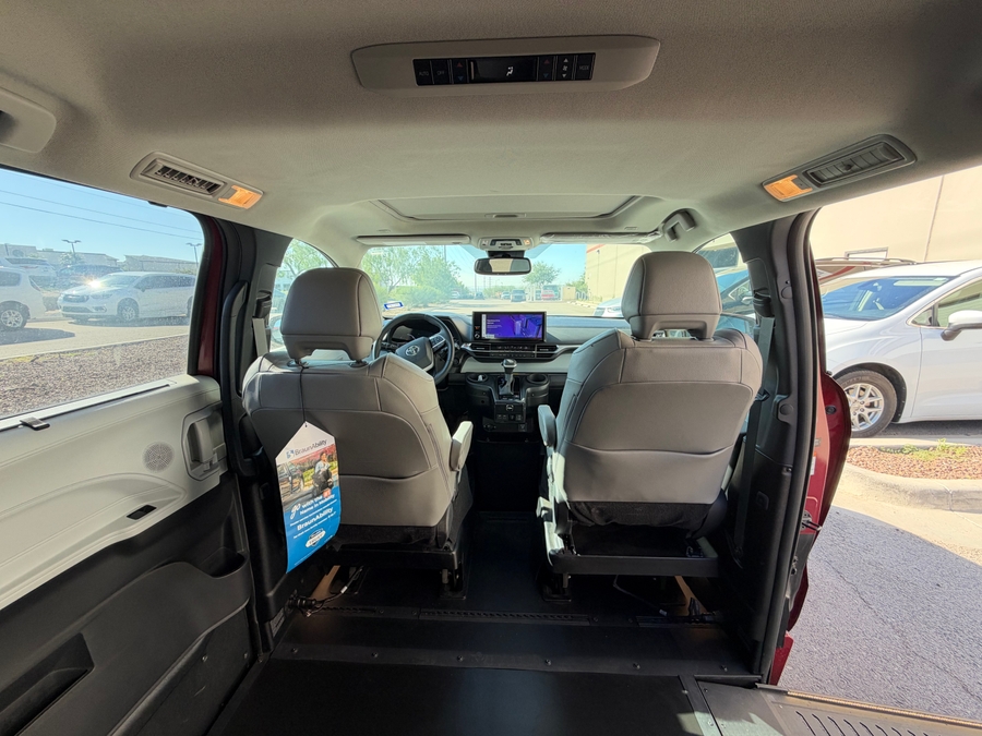 PRE OWNED 2025 Toyota Sienna XLE