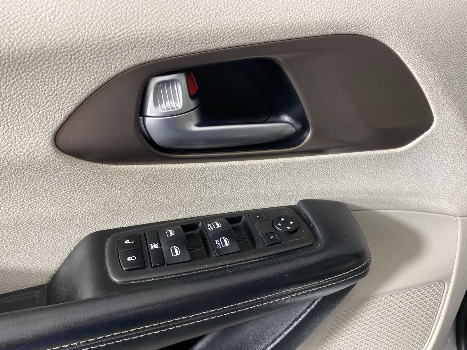 2021 Chrysler Voyager LXI - Photo 9