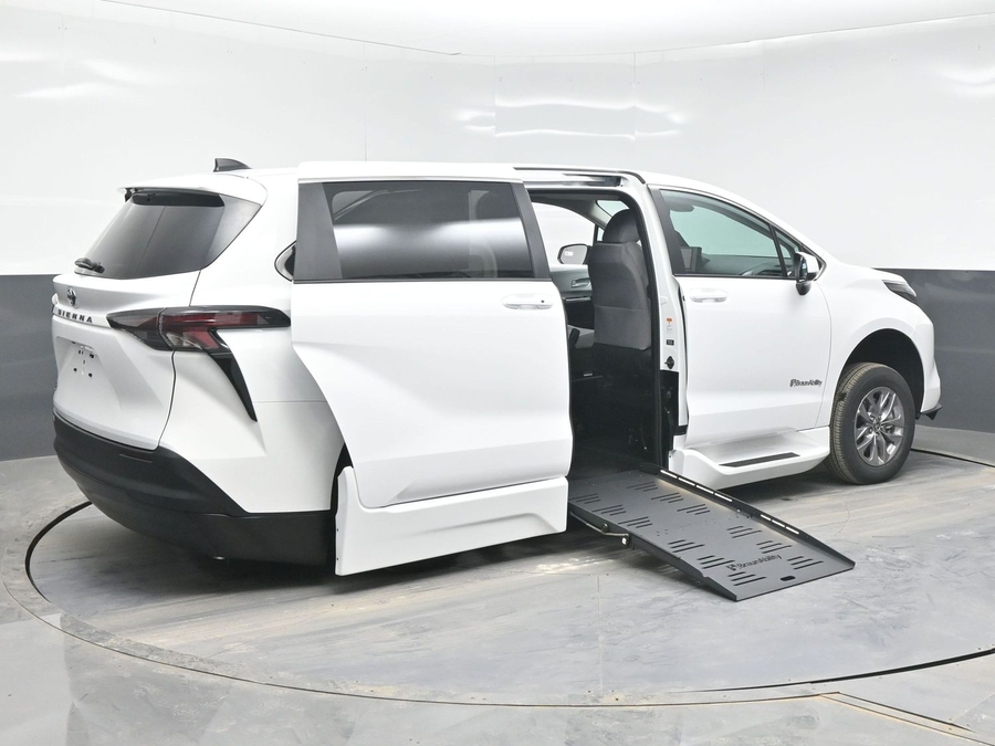 New 2026 Toyota Sienna LE