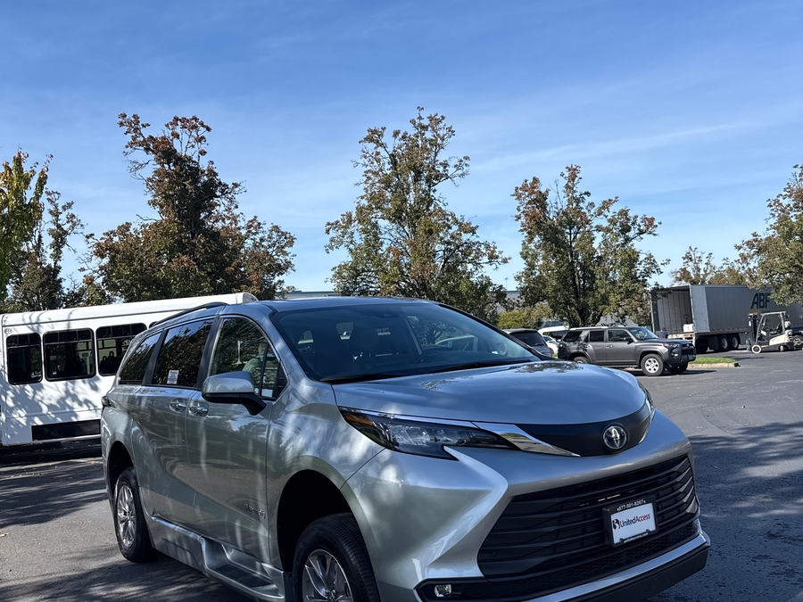PRE OWNED 2025 Toyota Sienna XLE Plus