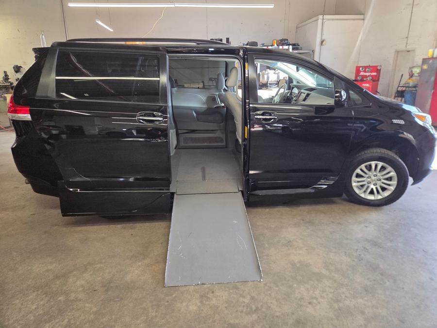 PRE OWNED 2014 Toyota Sienna XLE