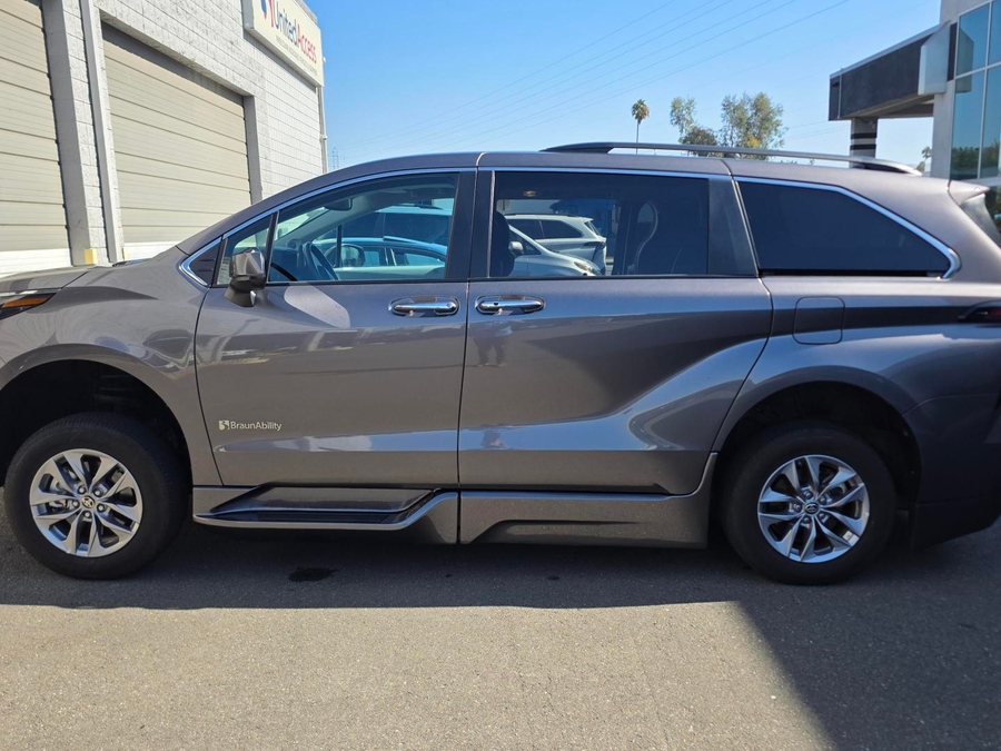 PRE OWNED 2024 Toyota Sienna XLE Base
