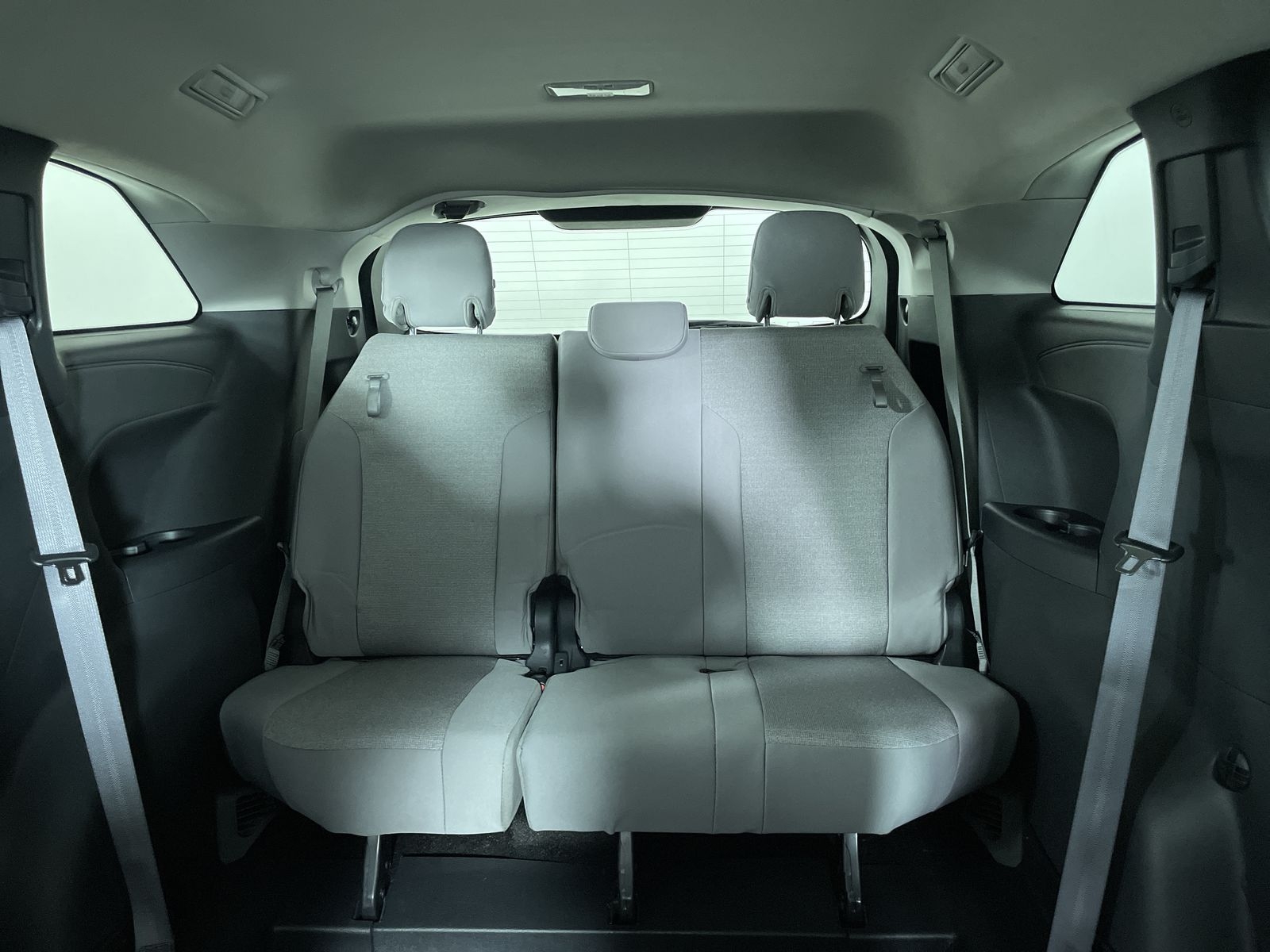 2025 Toyota Sienna LE - Photo 6