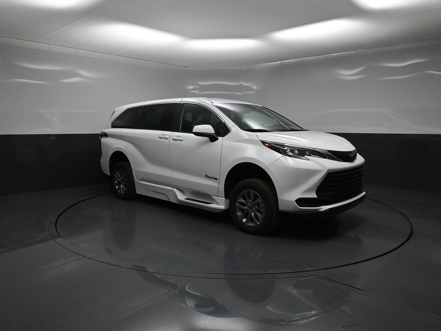 New 2026 Toyota Sienna LE