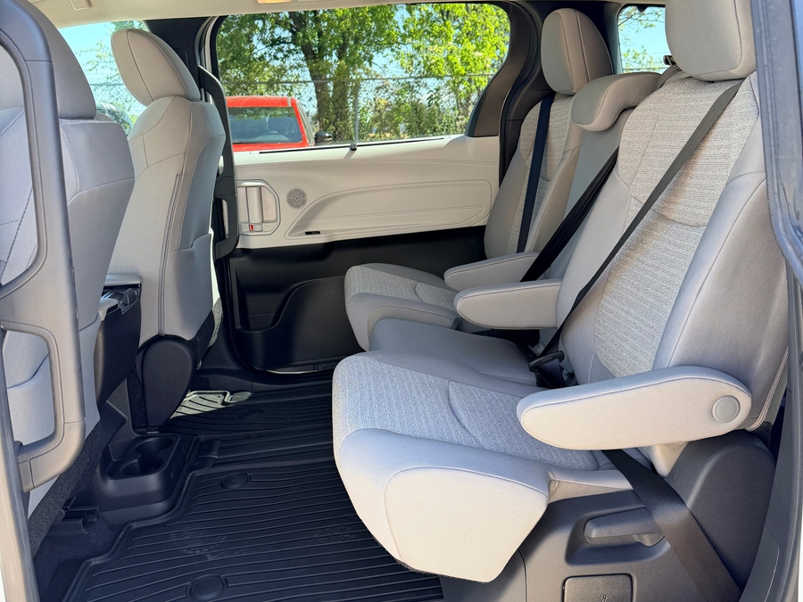 New 2026 Toyota Sienna LE