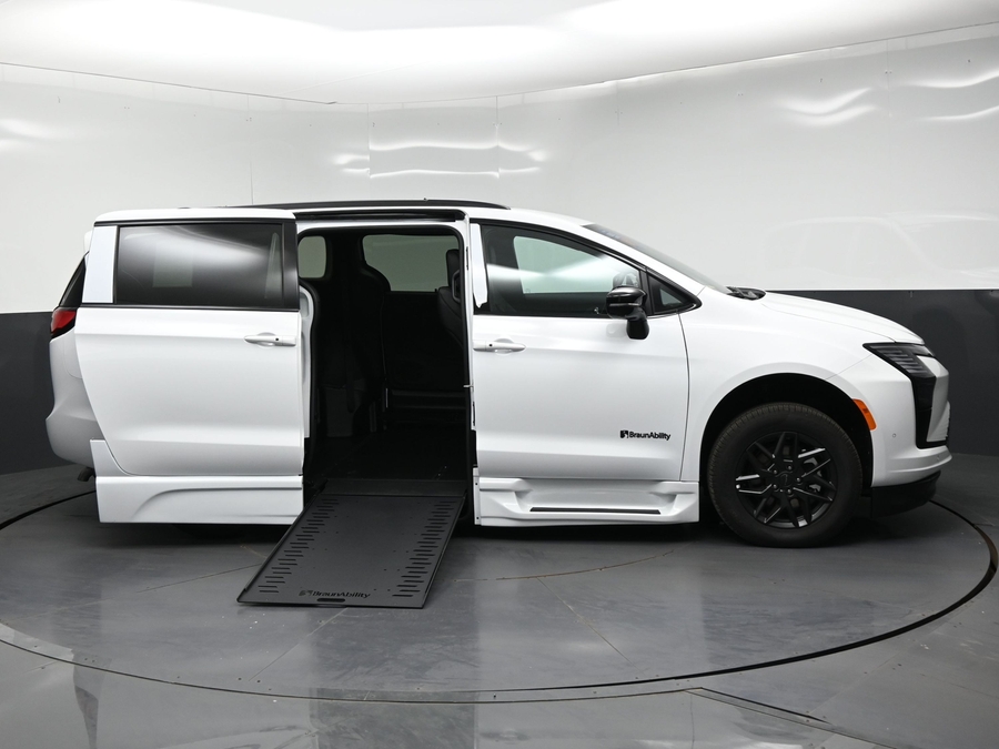 New 2027 Chrysler Pacifica Select Sport