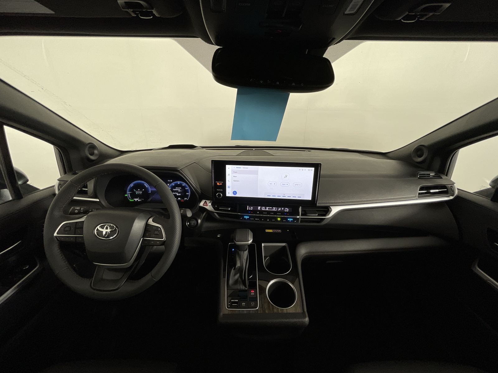 2025 Toyota Sienna Platinum - Photo 16