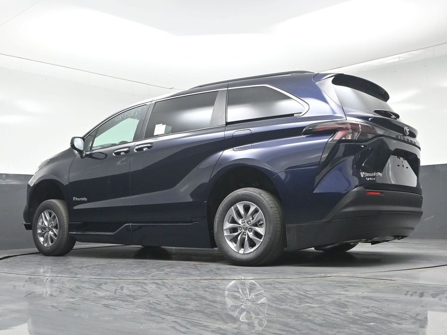 New 2026 Toyota Sienna XLE Base
