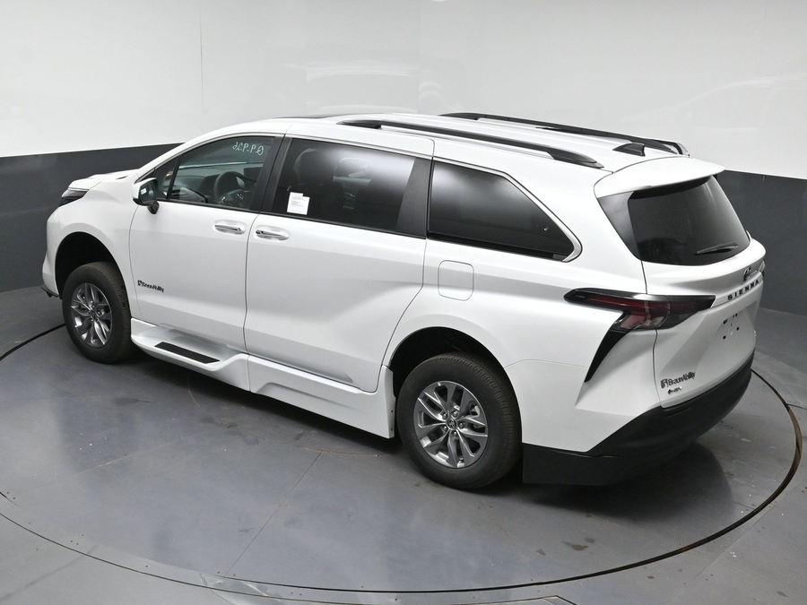 New 2026 Toyota Sienna XLE Add