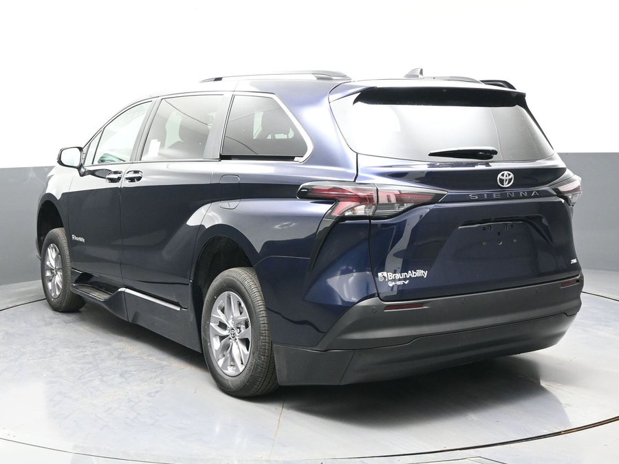 New 2026 Toyota Sienna XLE Base