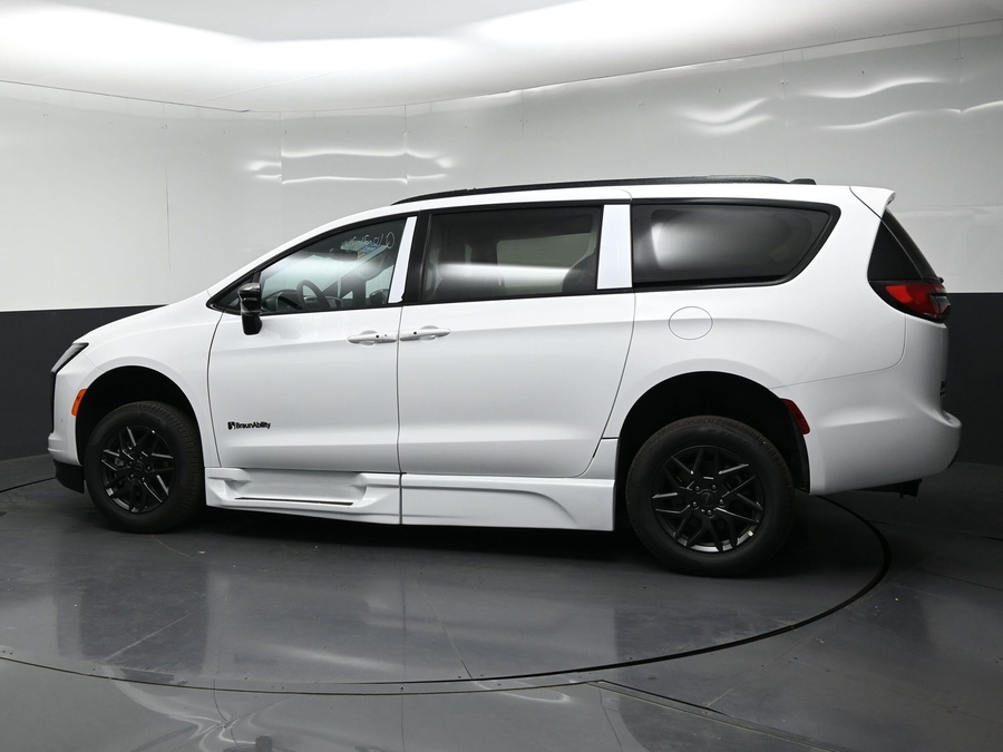 New 2027 Chrysler Pacifica Select Sport
