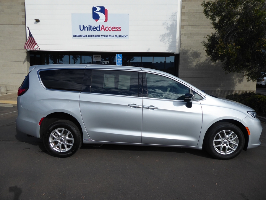 PRE OWNED 2024 Chrysler Pacifica Touring