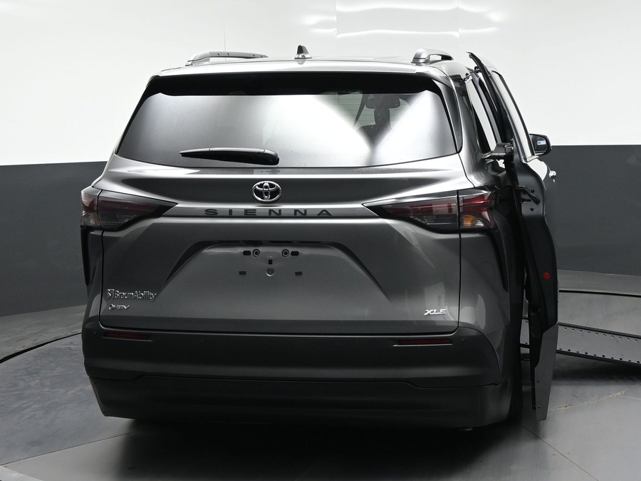 New 2026 Toyota Sienna XLE Base