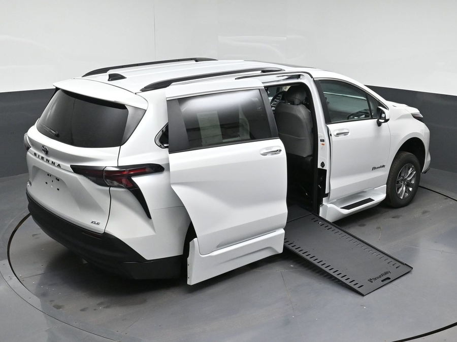 New 2026 Toyota Sienna XLE Add