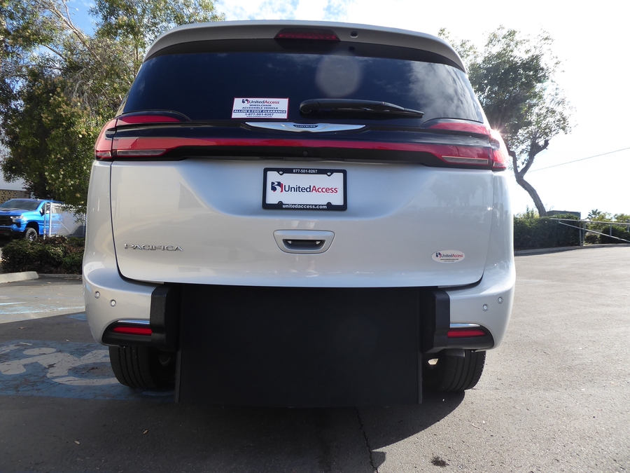 PRE OWNED 2024 Chrysler Pacifica Touring