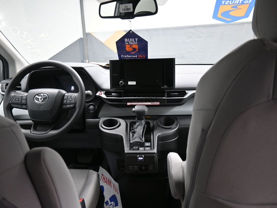 New 2026 Toyota Sienna LE