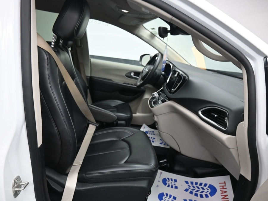 PRE OWNED 2023 Chrysler Pacifica Touring L