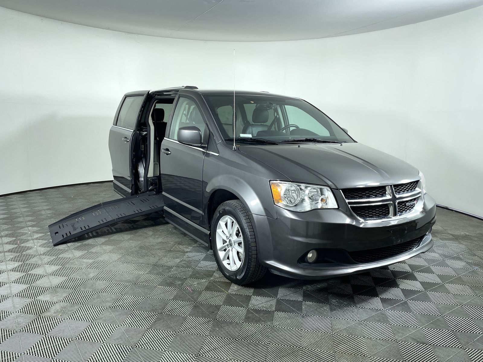 2018 Dodge Grand Caravan SXT's photo