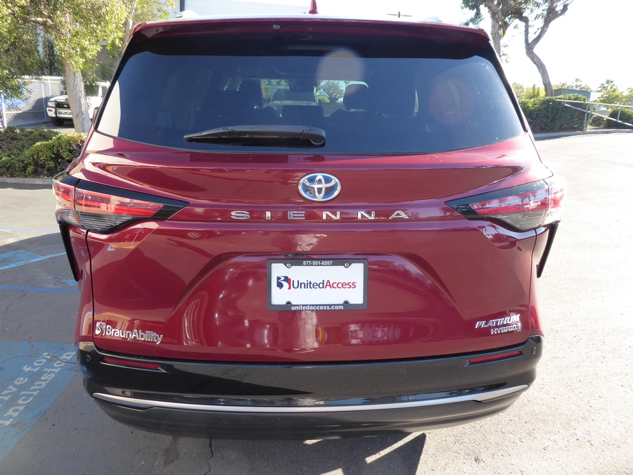 PRE OWNED 2024 Toyota Sienna Platinum