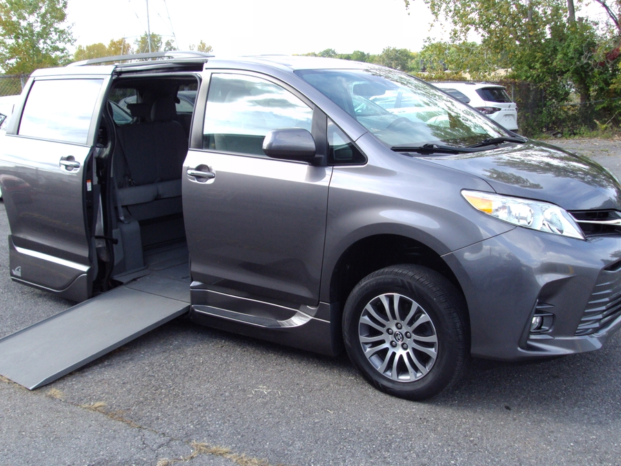 PRE OWNED 2020 Toyota Sienna XLE