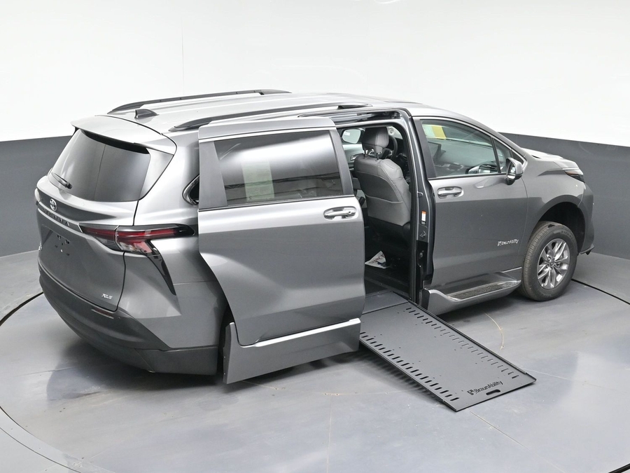 New 2026 Toyota Sienna XLE Add