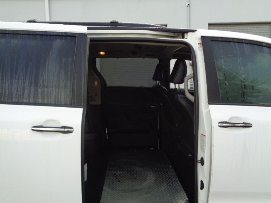 PRE OWNED 2020 Toyota Sienna SE Premium